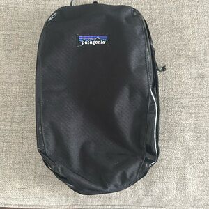 PATAGONIA BLACK HOLE CUBE MEDIUM 6L TRAVEL TOILETRY Case POUCH BAG Black